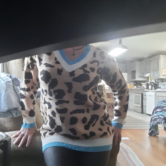 animal 1left print  sweater - Picture 4 of 9